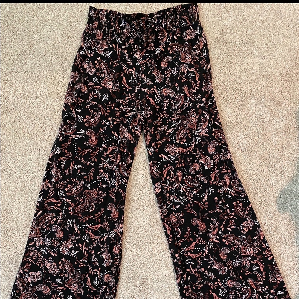 Black and pink pants